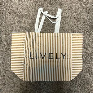 Lively tote